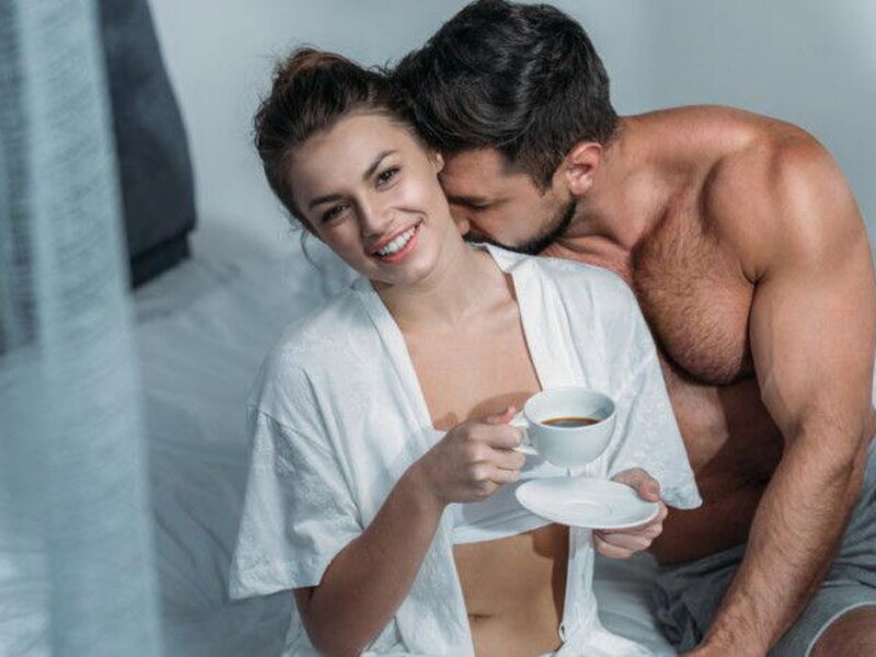 Не дал ей доготовить завтрак ведь утренний секс точно лучше еды