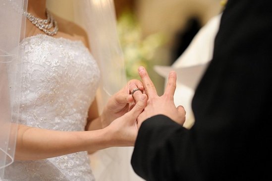 Niyə kişilər özlərindən böyük qadınlarla evlənir? – PSİXOLOQ İZAH EDİR