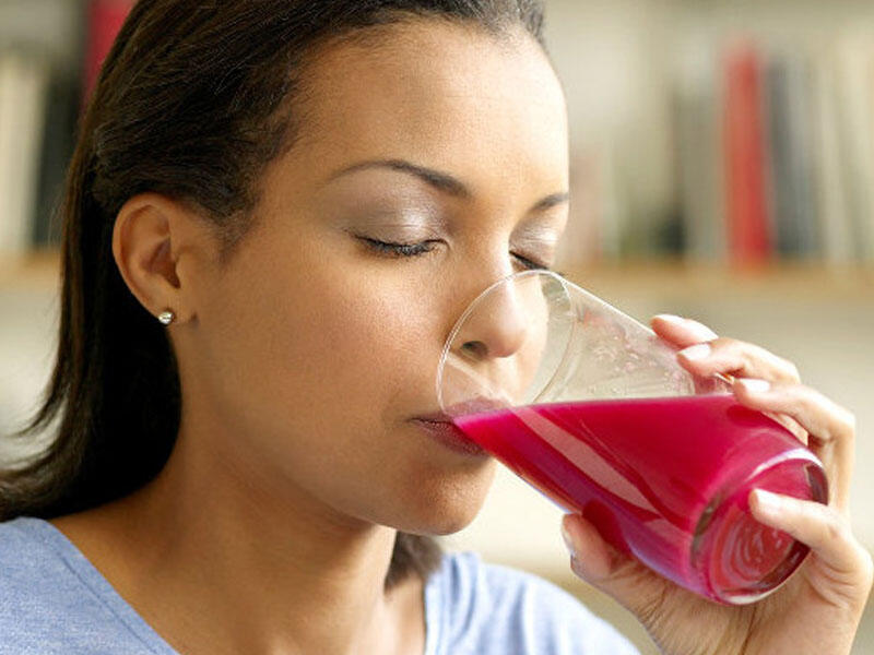 Səhər yeməyi zamanı bu şirəni için. Təzyiqi salır