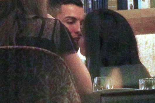Ronaldo restoranda sevgilisi ilə dodaq-dodağa - FOTOLAR