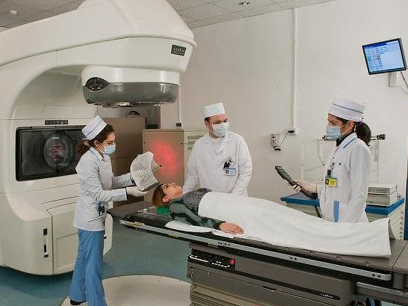 Kimya terapiyası zamanı saçları qoruyub saxlamağın yolları tapılıb