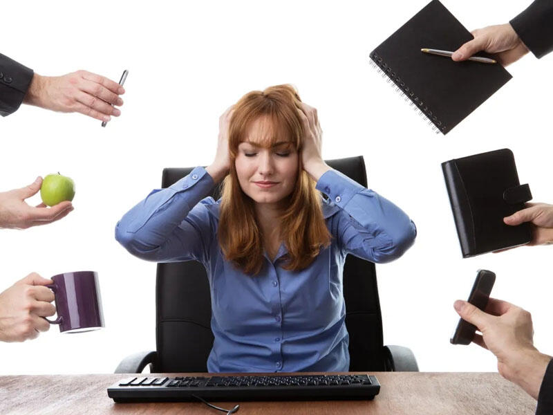 Həftədə 50 saat işləyən insanın psixikası pozulur - İnsult, diabet, xərçəng