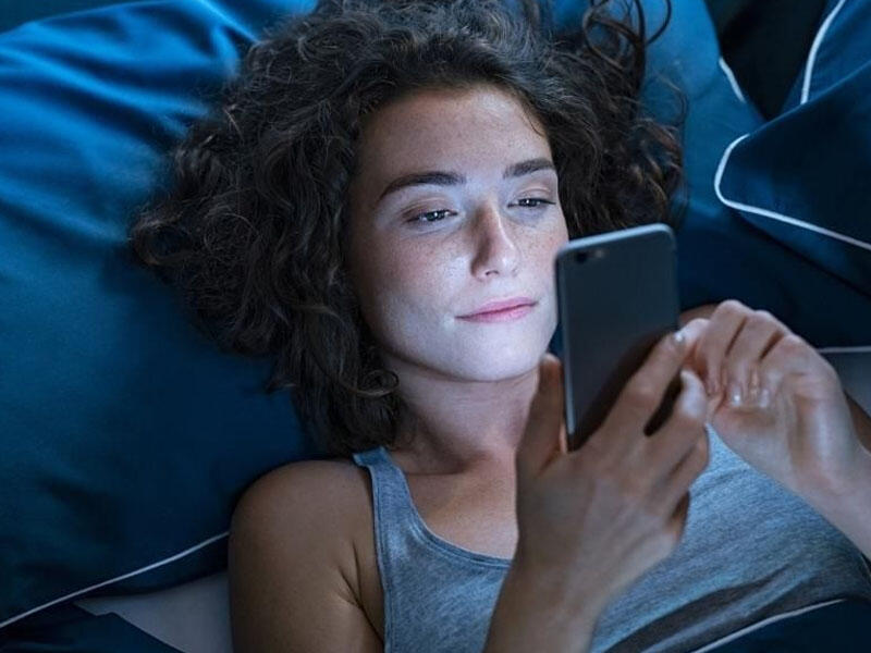 Telefon şüalanması insanı tez qocaldır