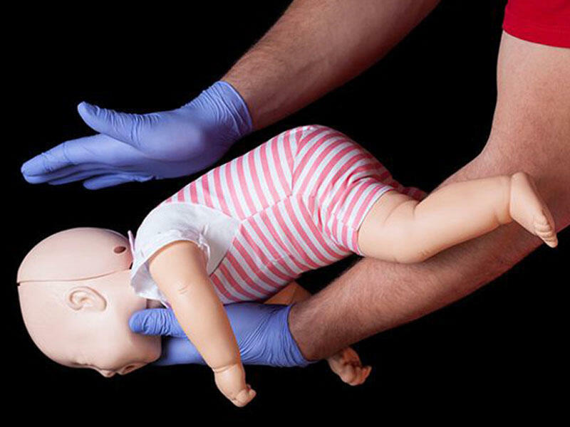 Uşaqlarda boğulma zamanı YARDIM. Bunu hər bir valideyn bilməlidir