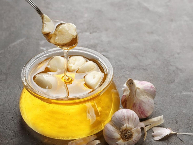 Əgər siz 7 gün müddətində acqarına bal və sarımsaq yesəniz