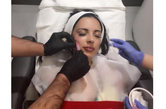 Sevgilisi vəsiyyət etdi, özünü "Barbi"yə bənzətdi - FOTOLAR