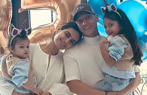 Mesut Özil üçüncü dəfə ata olacaq