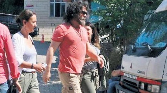 Məşhur aparıcı tanınmaz halda - FOTOLAR