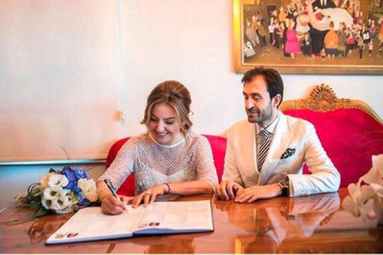 Tanınmış aparıcı keçmiş nazirin gəlini oldu - FOTO