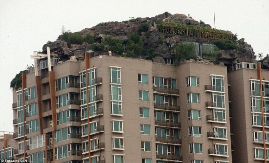 Binanın başında villa