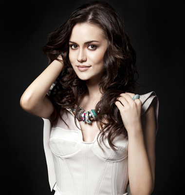 Fahriye Evcen haqqında