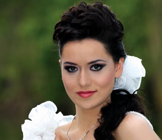 Fahriye Evcen haqqında