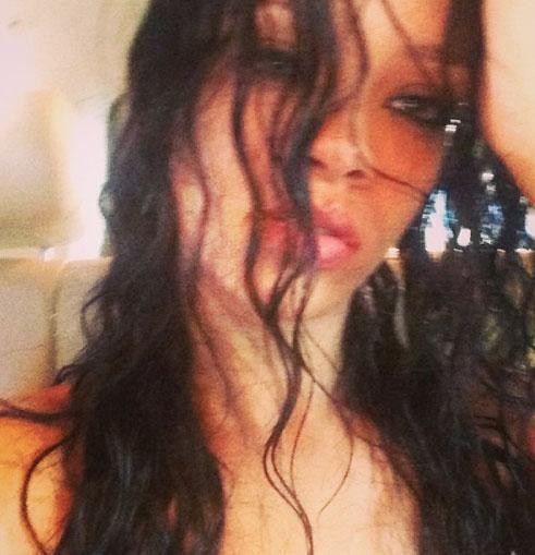 Rihanna yenə ictimai medianın ən çox danışılan məşhuru oldu!