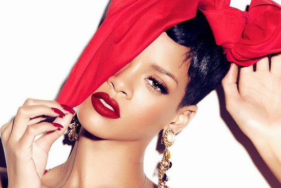 Rihanna`dan fərqli saç düzümləri və makiyajlar