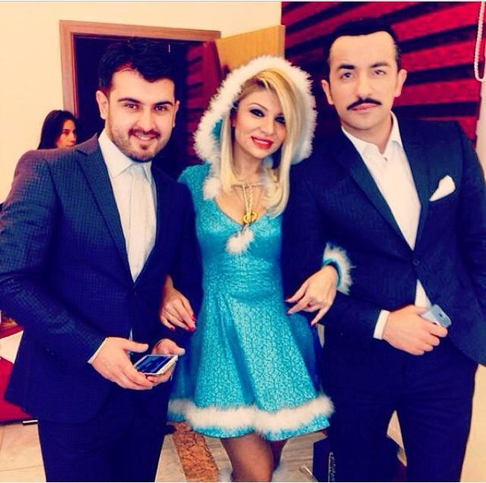 Aparıcılar qar qız oldu