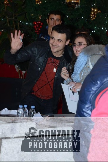 Emin Ağalarov sevənləri ilə görüşdü