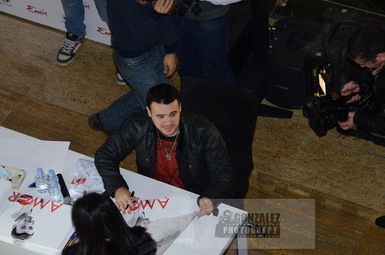 Emin Ağalarov sevənləri ilə görüşdü