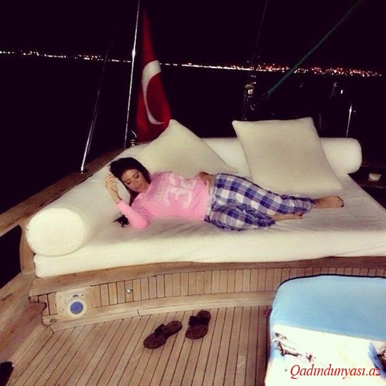Ebru Poladın yaxta gəzintisi
