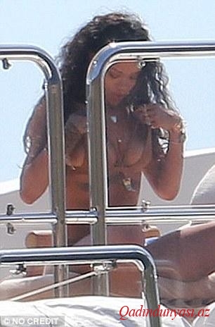 Rihannadan bikinili rəqs