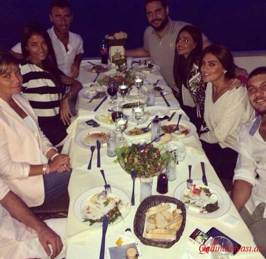 Günel ailəsi və nişanlısı ilə şam yeməyində