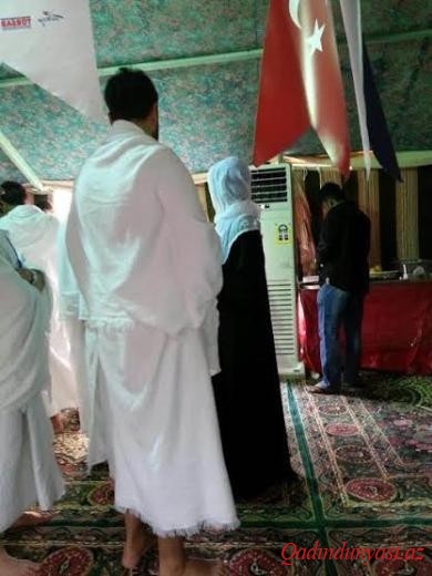 Gülbən Ərgən və həyat yoldaşı Həcc ziyarətində