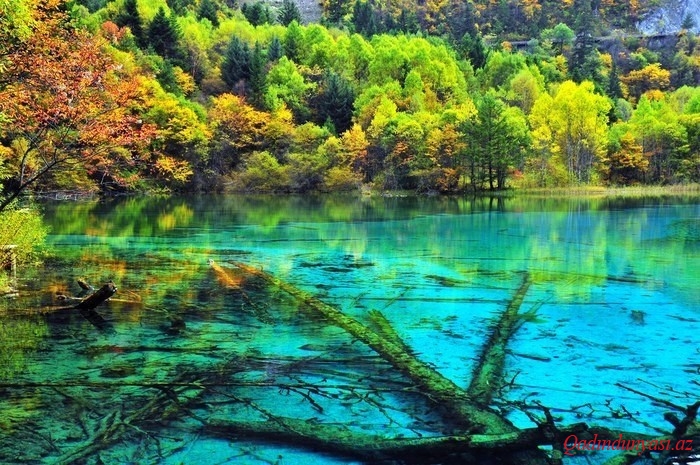 Çində yerləşən beş rəngi özündə cəmləşdirən göl - Foto