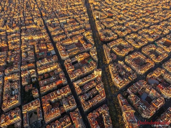 Barselona şəhəri haqqında geniş məlumat və şəkillər - Foto