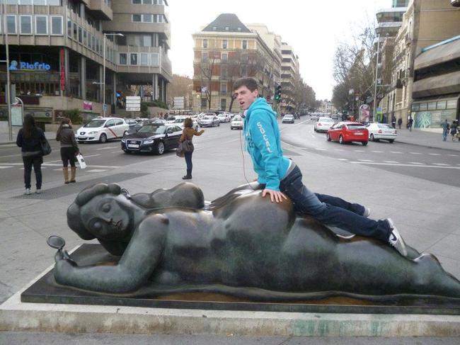 Siz daha çox maraqlısız,yoxsa heykəllər - Foto