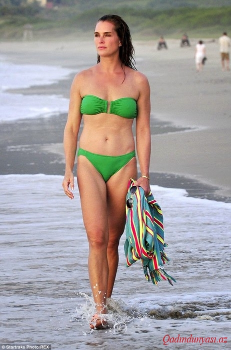49 yaşlı model və aktrisa Brooke Shields`dən seksi pozalar - Foto