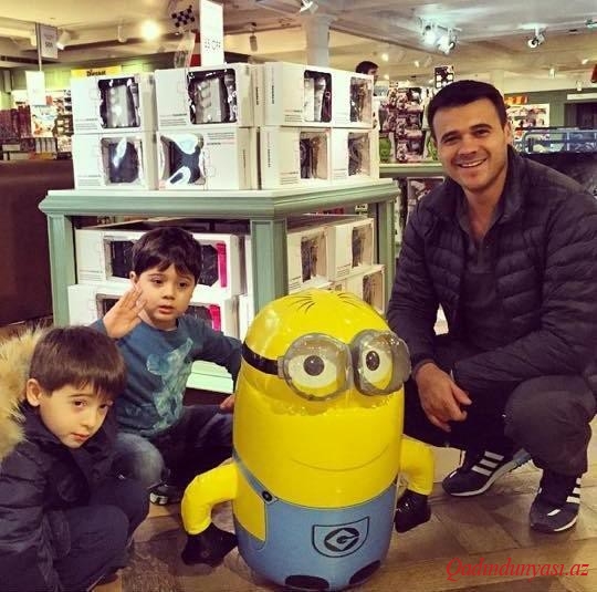 Emin Ağalarovla əkizlərinin yeni fotoları