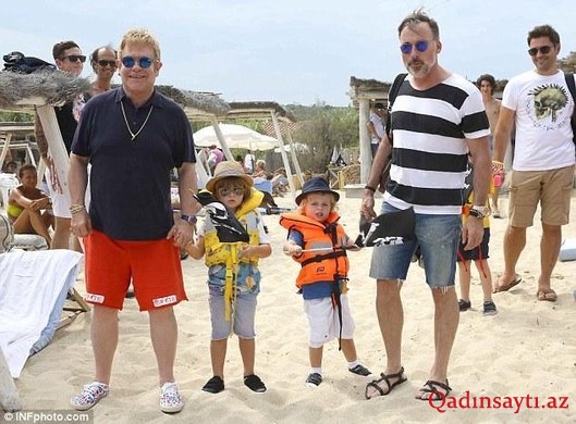 Elton Con həyat yoldaşı və uşaqları ilə - fotolar