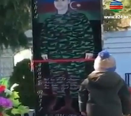 Aprel Şəhidinin qəbri üstündə QANDONDURAN mənzərə: "Ata, gələndə bizə nə alacaqsan?" – VİDEO "