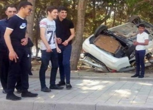Bakıda sürücü qarşısına çıxan azyaşlı uşağı vurmamaq üçün öz həyatını təhlükəyə atıb.