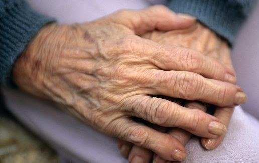 81 yaşlı nənə bədəni ilə heyran edir - VİDEO - FOTO