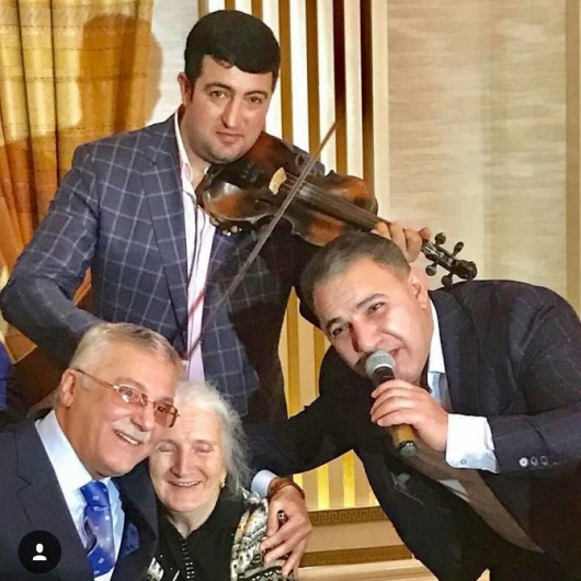 Tanınmış teleaparıcı evləndi - TOYDAN FOTOLAR