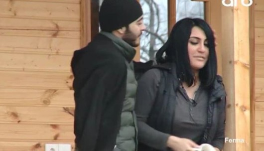 "Ferma"da oğlan iştirakçı qızı zorla öpdü (VİDEO)