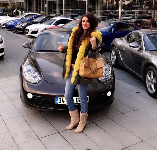 Azərbaycanlı nazir oğlunun keçmiş sevgilisi özünə bahalı avtomobil aldı FOTOLAR