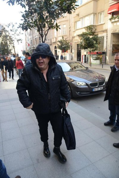 Məşhur müğənni tanınmaz halda - FOTOLAR