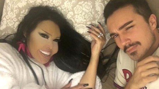 Bülent Ersoyun yeni sevgilisi ilə fotosu yayıldı (FOTO)