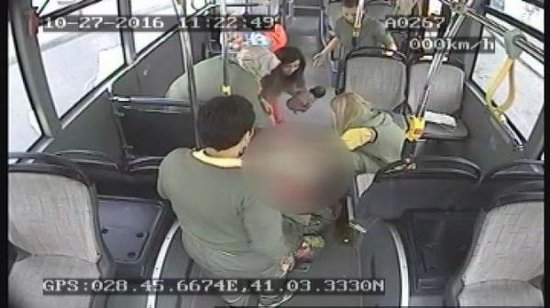 Avtobus sürücüsünü qanına qəltan edən azərbaycanlı qadın ANBAAN VİDEO