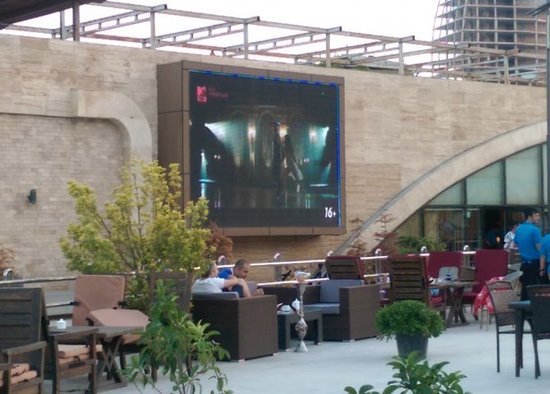 Bakının məşhur restoranında RƏZALƏT ! Camaata erotik səhnələr izlətdirirlər (+18 VİDEO)