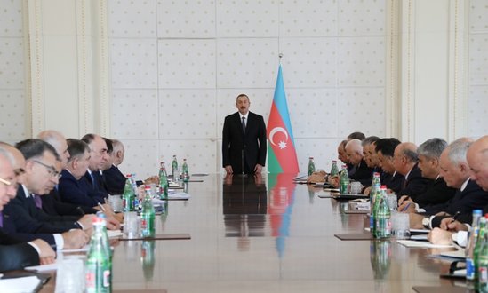Prezident nazirləri topladı - FOTO