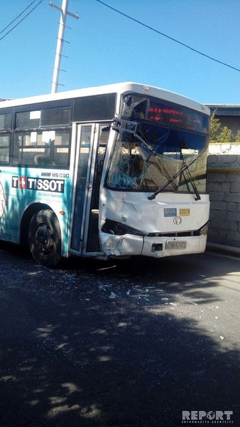 Bakıda iki marşrut avtobusu toqquşdu: 15 yaralı var (FOTOLAR)