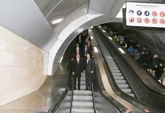 Prezident İlham Əliyev metroda - FOTOLAR
