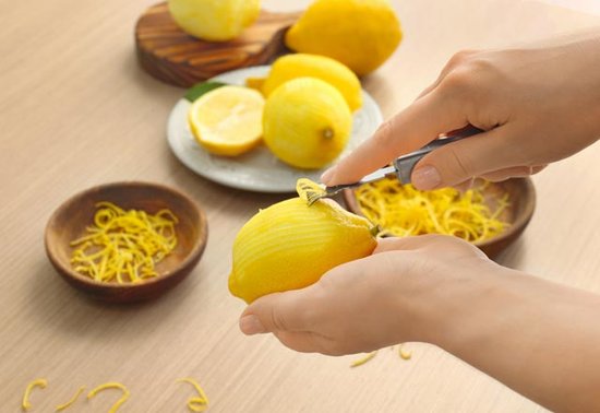 Diz ağrılarınız tamamilə keçəcək – Atılan limon qabığının EFFEKTİV TƏSİRLƏRİ