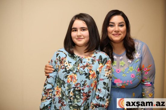 Aytən Səfərova özündən gözəl qızı Ayza ilə toyda - FOTOLAR