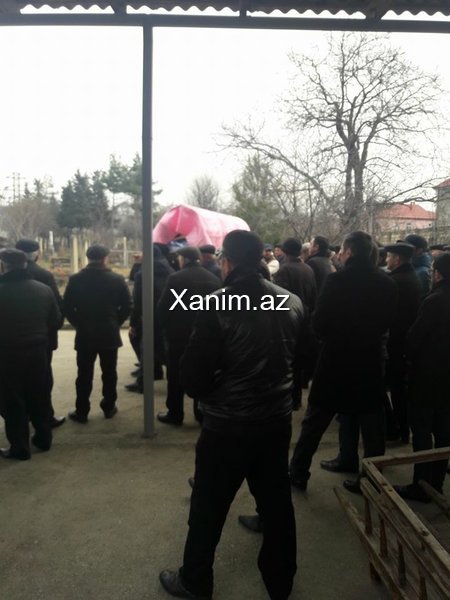 Görkəmli sənətkarımız SON MƏNZİLƏ belə yola salındı - DƏFNDƏN ÜRƏKDAĞLAYAN FOTOLAR