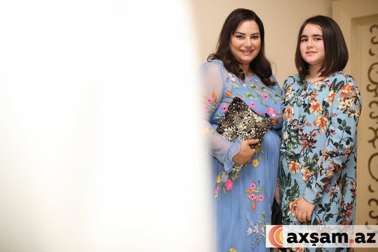 Aytən Səfərova özündən gözəl qızı Ayza ilə toyda - FOTOLAR