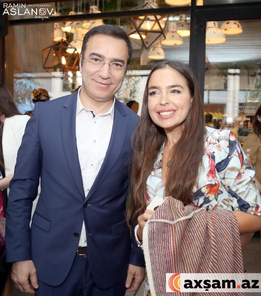 Leyla Əliyeva əkizləri ilə sərgidə - Fotolar