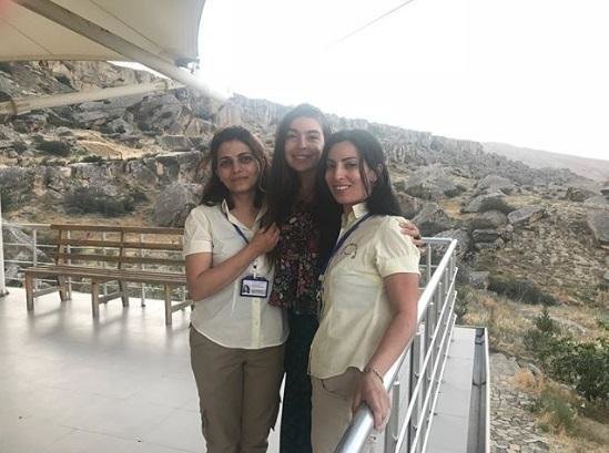 Leyla Əliyeva bibisi oğlu ilə Qobustanda - Fotolar